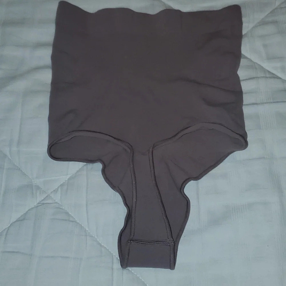 SKIMS Kim Kardashian Sculpting High Waist Thong Clay Size 2X/3X NWOT - Picture 3 of 5